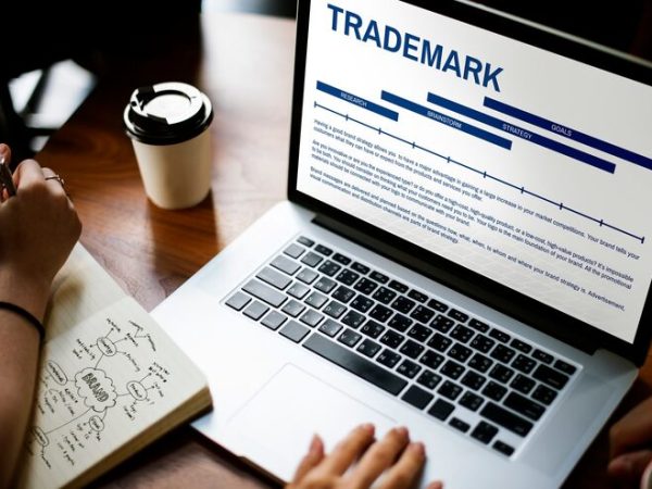 trademark-laptop-screen_53876-94895